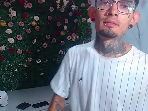 Snapshot of Boy_tatto77 chatting on 12, 5, 2026 Boy tatto77 online show from 12, 5, 2026