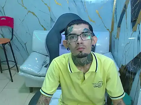 Snapshot of Boy_tatto77 chatting on 6, 5, 2026 Boy tatto77 online show from 6, 5, 2026