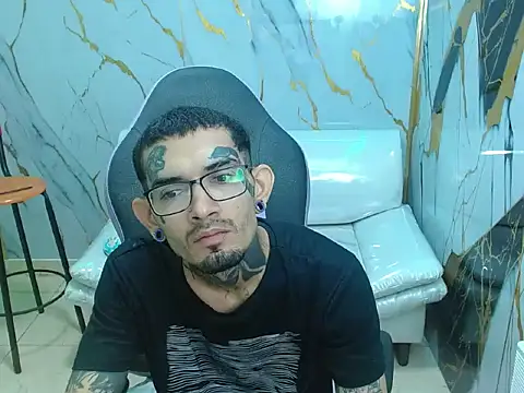 Snapshot of Boy_tatto77 chatting on 3, 5, 2026 Boy tatto77 online show from 3, 5, 2026