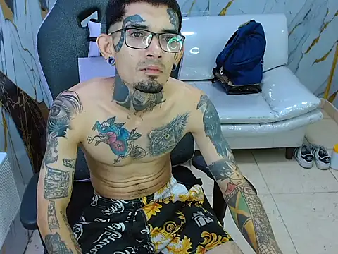Snapshot of Boy_tatto77 chatting on 30, 5, 2026 Boy tatto77 online show from 30, 5, 2026