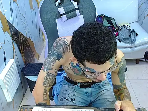 Snapshot of Boy_tatto77 chatting on 1, 6, 2026 Boy tatto77 online show from 1, 6, 2026
