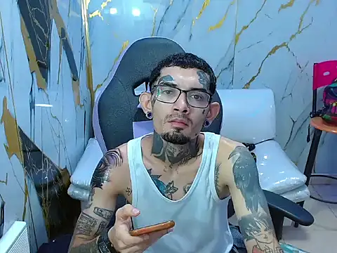 Snapshot of Boy_tatto77 chatting on 22, 5, 2026 Boy tatto77 online show from 22, 5, 2026