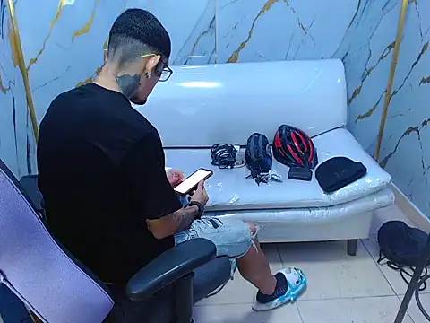 Snapshot of Boy_tatto77 chatting on 16, 7, 2026 Boy tatto77 online show from 16, 7, 2026