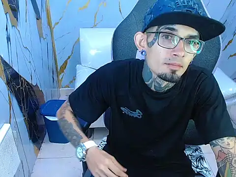 Snapshot of Boy_tatto77 chatting on 22, 7, 2026 Boy tatto77 online show from 22, 7, 2026