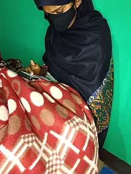 QWEEN7B online show from 21, 12, 2025