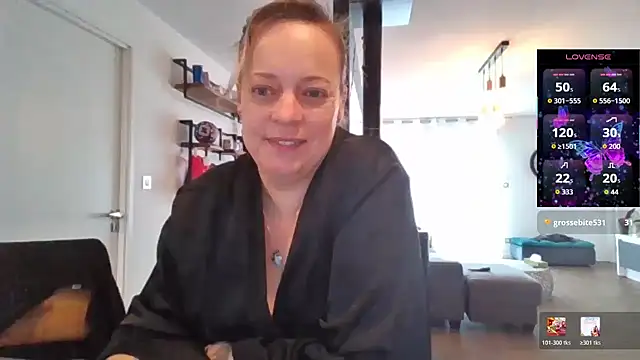 Miss-Chupagirly online show from 9, 3, 2026