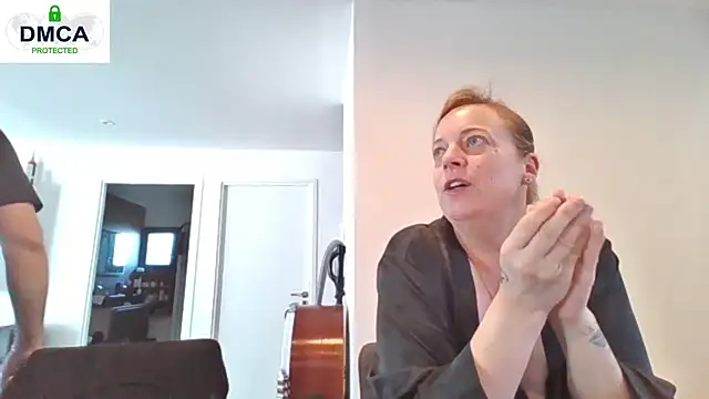 Miss-Chupagirly online show from 15, 4, 2026