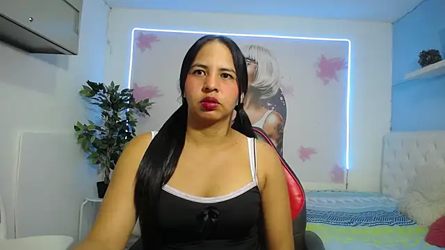 Snapshot of nicol_ross19 chatting on 3, 5, 2026 nicol ross19 online show from 3, 5, 2026