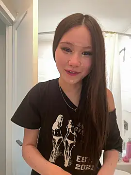 Snapshot of luvvivii chatting on 1, 6, 2026 luvvivii online show from 1, 6, 2026