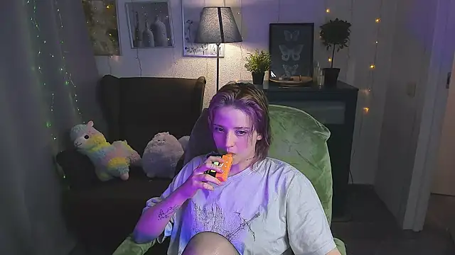 Snapshot of SarahShelby chatting on 6, 5, 2026 SarahShelby online show from 6, 5, 2026