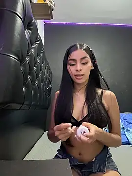 ManuelaEvans  online show from 9, 2, 2026