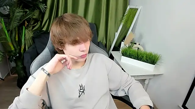 Snapshot of andyyzzz chatting on 4, 7, 2026 andyyzzz online show from 4, 7, 2026