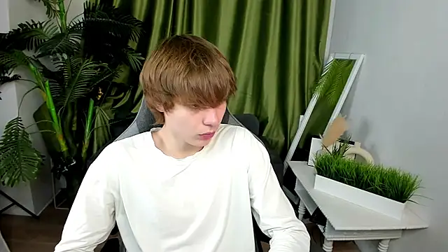 Snapshot of andyyzzz chatting on 5, 7, 2026 andyyzzz online show from 5, 7, 2026