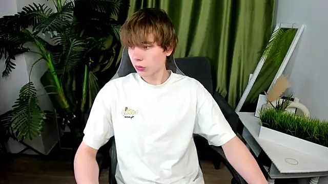 Snapshot of andyyzzz chatting on 25, 6, 2026 andyyzzz online show from 25, 6, 2026