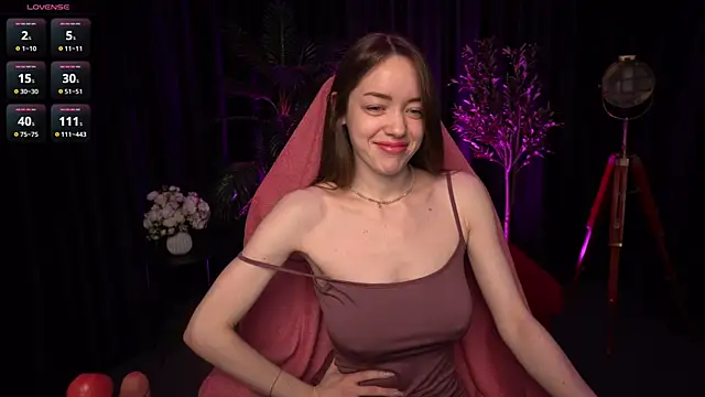 Velouraa online show from 10, 4, 2026