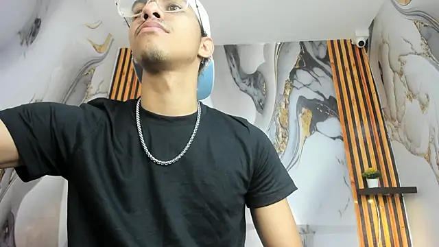 Victor LatinBoy online show from 1, 2, 2026