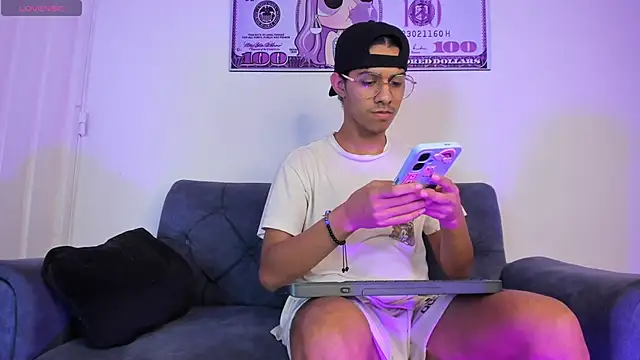 Victor LatinBoy online show from 21, 4, 2026