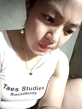 Snapshot of Lucky_cutee chatting on 7, 5, 2026 Lucky cutee online show from 7, 5, 2026