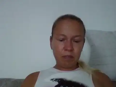 Snapshot of jennyblondeuk chatting on 8, 7, 2026 jennyblondeuk online show from 8, 7, 2026