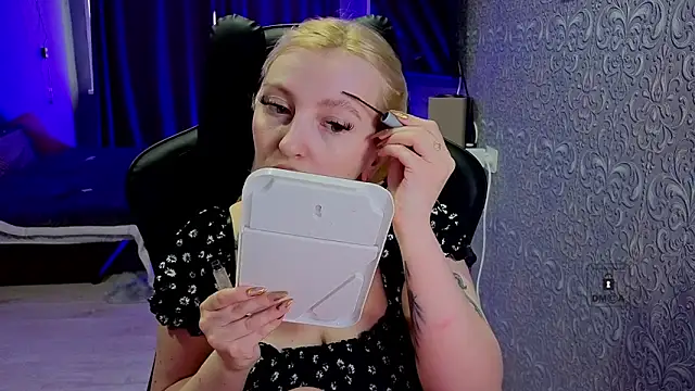 Eva Vibe  online show from 10, 4, 2026