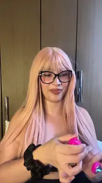 EmmaInPink online show from 1, 2, 2026