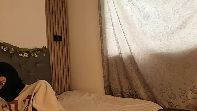 cute emmma online show from 20, 4, 2026