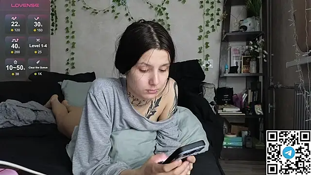 LeonaHinnes online show from 23, 4, 2026