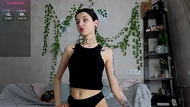 LeonaHinnes online show from 4, 6, 2026