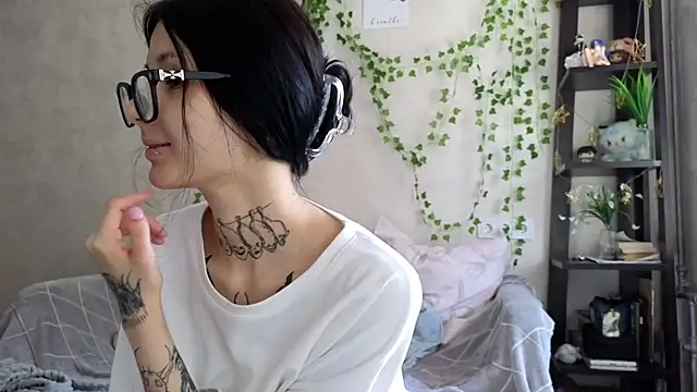 LeonaHinnes online show from 26, 5, 2026