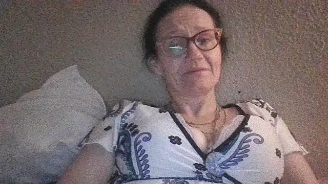 CrownedCuppa online show from 8, 4, 2026