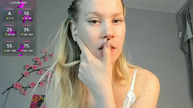 Nicolloves online show from 23, 2, 2026