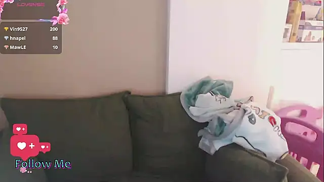 Snapshot of whitecat13 chatting on 6, 5, 2026 whitecat13 online show from 6, 5, 2026