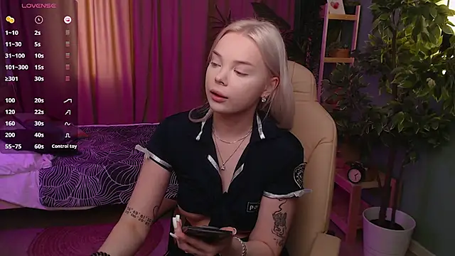 Leslie Caronn online show from 23, 4, 2026