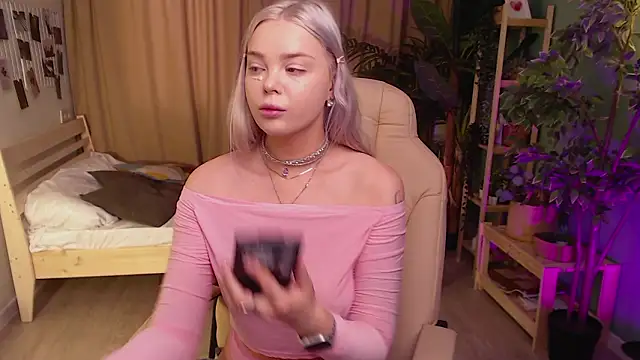 Leslie Caronn online show from 16, 2, 2026