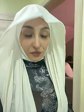 Snapshot of LuxBrunette_ chatting on 11, 5, 2026 LuxBrunette online show from 11, 5, 2026
