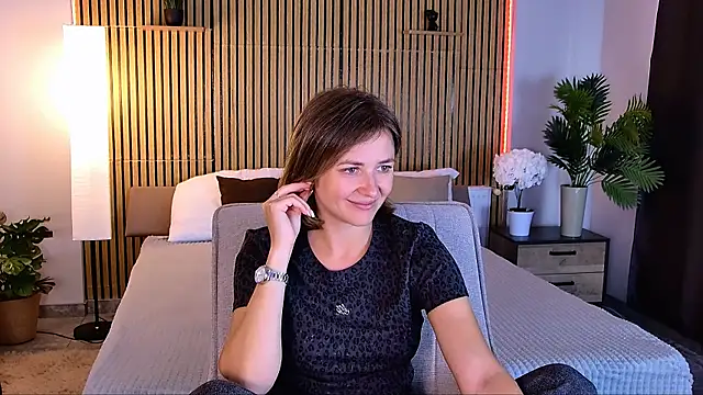Snapshot of EmeraldGlow chatting on 24, 5, 2026 EmeraldGlow online show from 24, 5, 2026