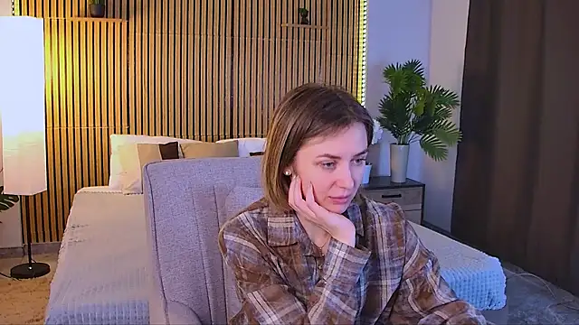 EmeraldGlow online show from 18, 4, 2026