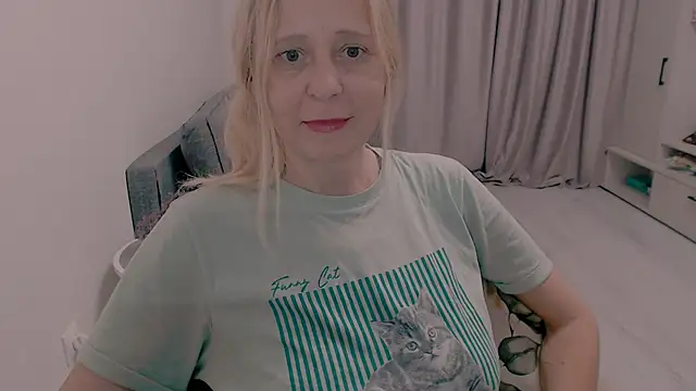 Snapshot of MiLenaMilf chatting on 25, 10, 2025 MiLenaMilf online show from 25, 10, 2025