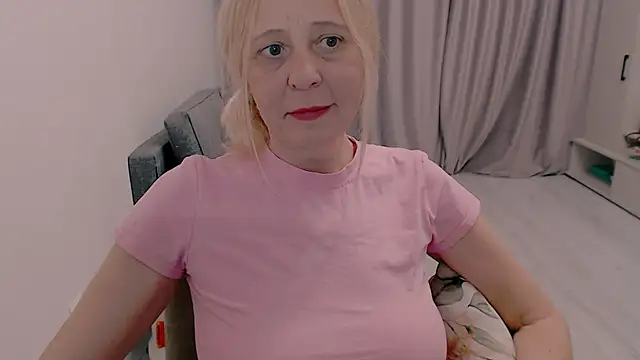 Snapshot of MiLenaMilf chatting on 23, 10, 2025 MiLenaMilf online show from 23, 10, 2025