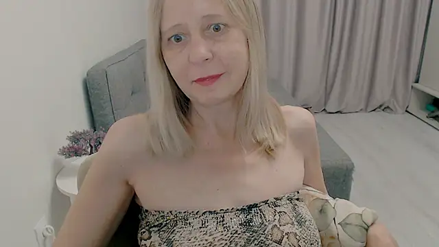 Snapshot of MiLenaMilf chatting on 15, 11, 2025 MiLenaMilf online show from 15, 11, 2025