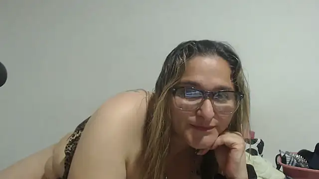 pareja latina1483 online show from 12, 3, 2026