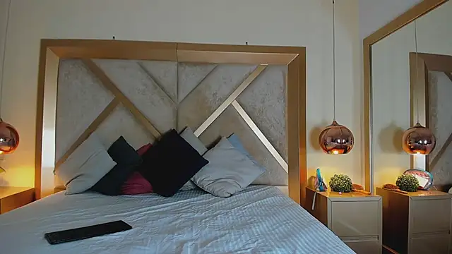 ElenaWatsonn online show from 6, 4, 2026