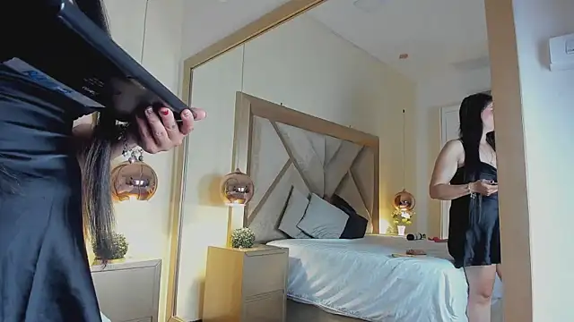 ElenaWatsonn online show from 7, 4, 2026