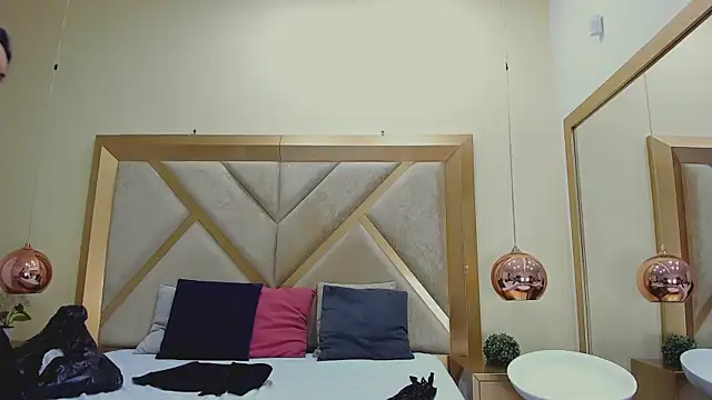 ElenaWatsonn online show from 18, 4, 2026