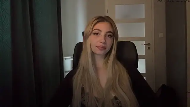 Snapshot of TeenLily chatting on 4, 6, 2026 TeenLily online show from 4, 6, 2026