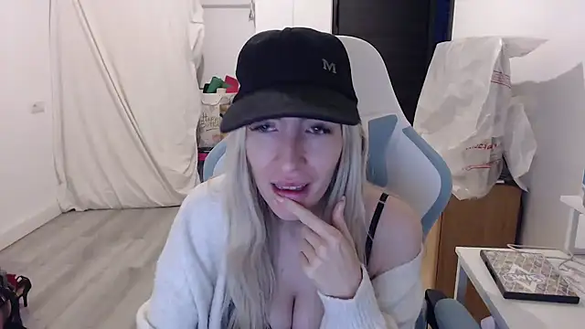 BarbieBlondieGirl online show from 18, 2, 2026