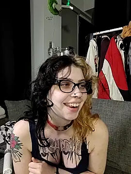 Snapshot of whatevaandissues chatting on 13, 4, 2026 whatevaandissues online show from 13, 4, 2026