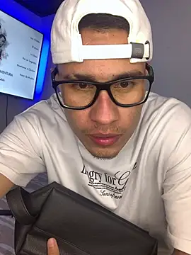 Latin Paisa Boy online show from 10, 1, 2026