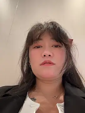 Molly-xiao online show from 2, 4, 2026