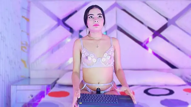 Sophieh Sweet online show from 4, 5, 2026